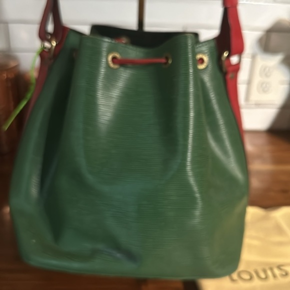 Louis Vuitton red & Borneo green epi petite bucket bag with dust bag - Picture 4 of 16